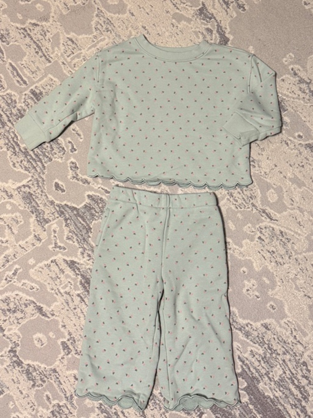 Amazon Essentials x Sofia Grainge - Scalloped Long Sleeve Top & Pants Set